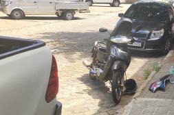 Motociclista herido tras chocar  contra un camión de reparto