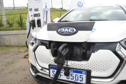 Proveedor de vehículos eléctricos en Salto advierte que en Salto hay 15 puntos de carga, muy pocos para la demanda
