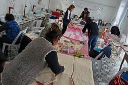 Escuela Hiram: oficios gratuitos que “dignifican” y un bordado que vuelve al auge por su fuerte salida laboral