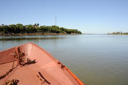 Impulsan nuevas experiencias náuticas y recreativas en el río Uruguay mediante recorridos guiados en lancha 