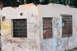 Demuelen estructura en ruinas tras varios actos de vandalismo