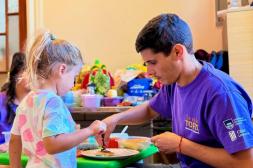 El juego como derecho: "Se va la Topa" consolida el compromiso de la Universidad con cuidados de calidad