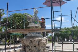 Restauran escultura de finales  del siglo XIX de la “Plaza 33”