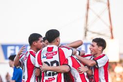 Igualó sin goles en Young y pasó 3-1: Salto aguantó a pie firme y va por el  tercer título consecutivo en juveniles