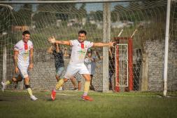 A Rosas Pintos no le afectó la selección: triplete y 3-2