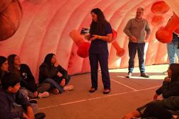 Campaña de prevención del cáncer colorrectal con la muestra del "Colon Gigante" recorre espacios públicos