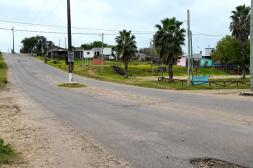 Familias resisten a desalojo y dicen que cuentan con servicios regulares 