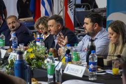 Bajo presidencia ad hoc de Carlos Albisu, el Congreso de Intendentes recibió a la Federación Rural en Salto