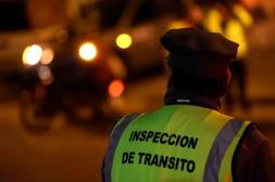 Retiran matrícula de vehículo que realizaba transporte irregular mientras avanza la regulación de aplicaciones de transporte