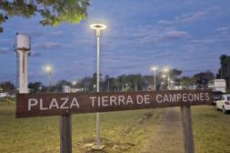 La Plaza Tierra de Campeones estrenó nueva iluminación en Termas del Daymán