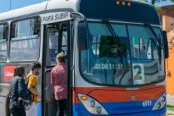 Pasajero con el rostro cubierto  asalta a chofer del bus urbano 
