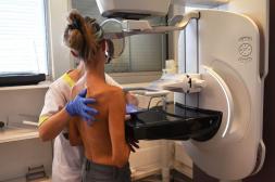 Centro Médico refuerza compromiso  en la lucha contra el cáncer de mama