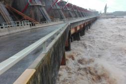 Salto Grande con vertedero cerrado  anticipa leve rebote en nivel del lago