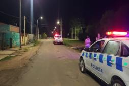 Cinco delincuentes golpearon a un joven para robarle la moto