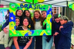 Cultura, tradiciones y curiosidades de los países participantes  del mundial fueron representados por estudiantes del Liceo 5