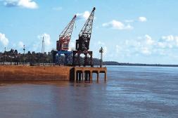 Salto Grande supera los 8.000 m³/s de  evacuación y río continuará subiendo