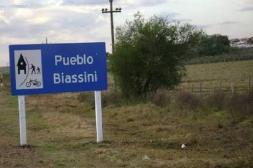 Uno de los motociclistas permanece grave tras violento choque en Pueblo Biassini