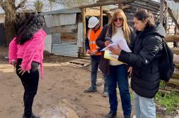 Comenzó el realojo de familias:  las mudanzas avanzan y también  se demuelen las viejas viviendas