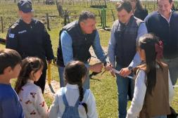Albisu participó de inauguración  de nuevos juegos en la Escuela 84