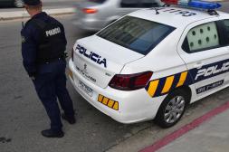 Cuatro delincuentes armados le robaron  el celular a un joven a plena luz del día