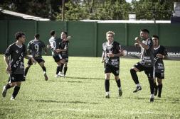 Ferro Carril goleó a Nacional y está más sólido que nunca