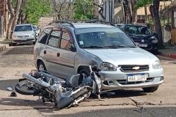 Motociclista de 18 años gravemente  lesionado tras chocar con camioneta 