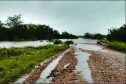 Tras fuertes precipitaciones  varios pasos siguen crecidos
