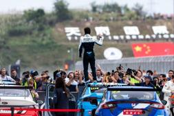 Urrutia ganó 2 de 3 en China y da pelea