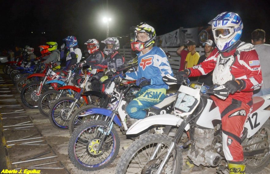 Motociclismo: Se corrió segunda fecha de campeonato nocturno de velocidad en tierra