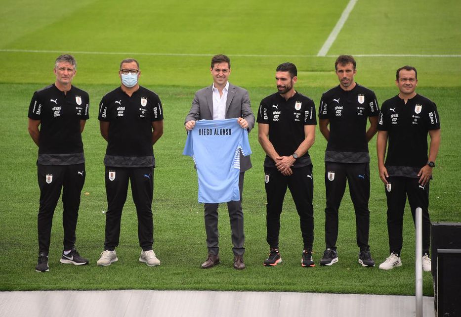 Selección Uruguaya  Diego Alonso fue oficialmente presentado como