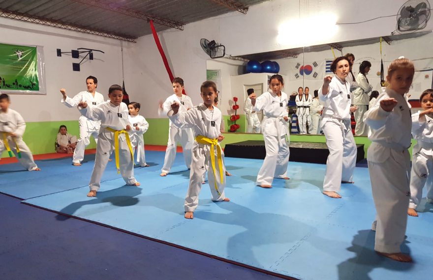 Dos salteños entrenan en preselección uruguaya de taekwondo en Paysandú