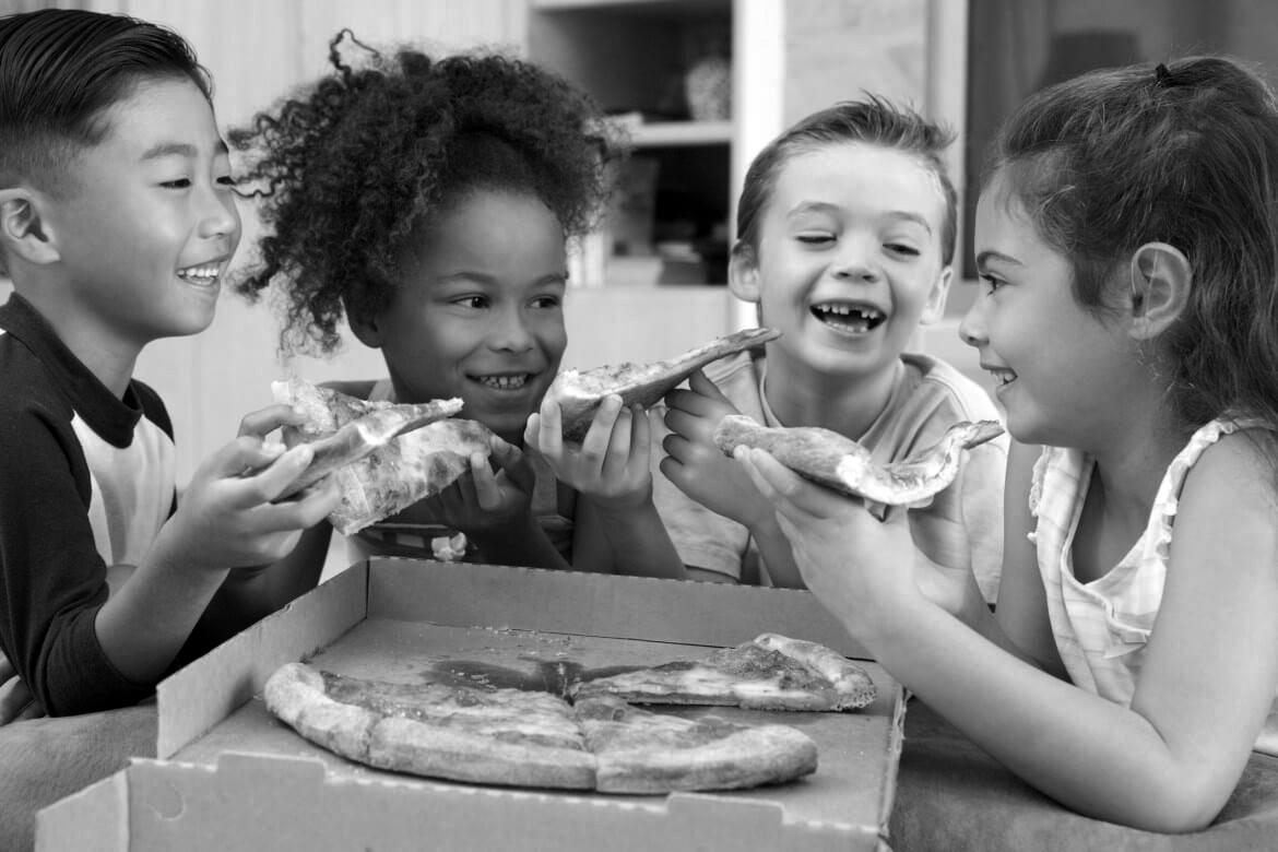 Pediatra exhorta tener cuidado sobre alimentos que los niños consumen y prevenir patologías