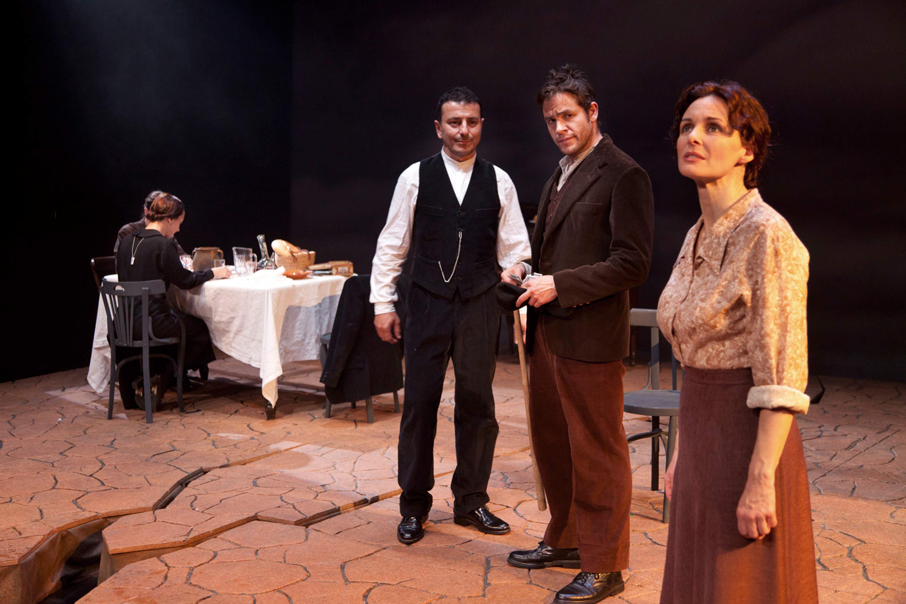 Grupo teatral La Tramoya presenta  en Salto la obra “Lo llaman Federico”