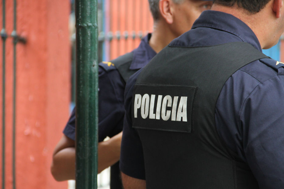 Argentino fue engañado por una mujer que en barrio La Tablada le robó 30.000 pesos uruguayos mediante amenazas