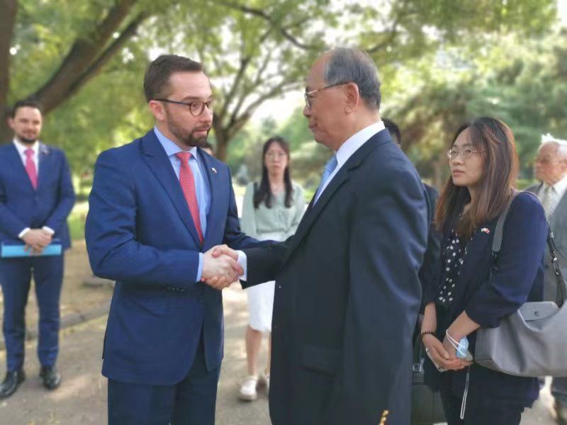 El subsecretario de Relaciones Exteriores, Nicolás Albertoni, visita China
