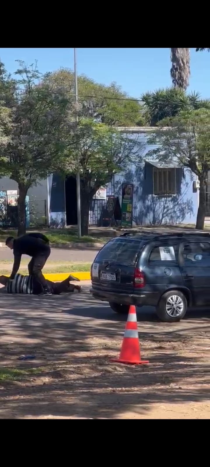 Brutal Golpiza A Un Hombre Mayor Por Parte De Un Joven Tras Diferencias En El Tránsito Diario