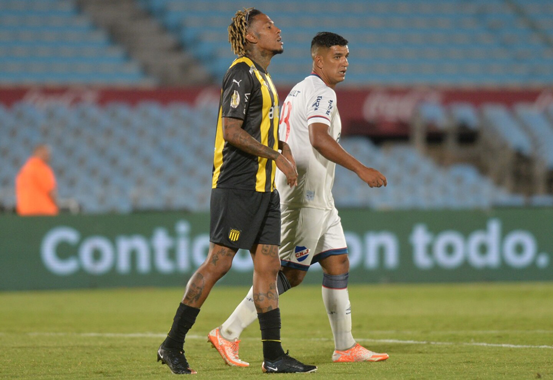 El fútbol uruguayo inició con la presencia en la cancha de los