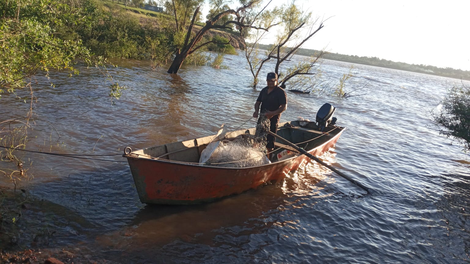 Perspectivas y desafíos en la pesca artesanal de Salto: sindicalistas brindaron un enfoque en gestión actual