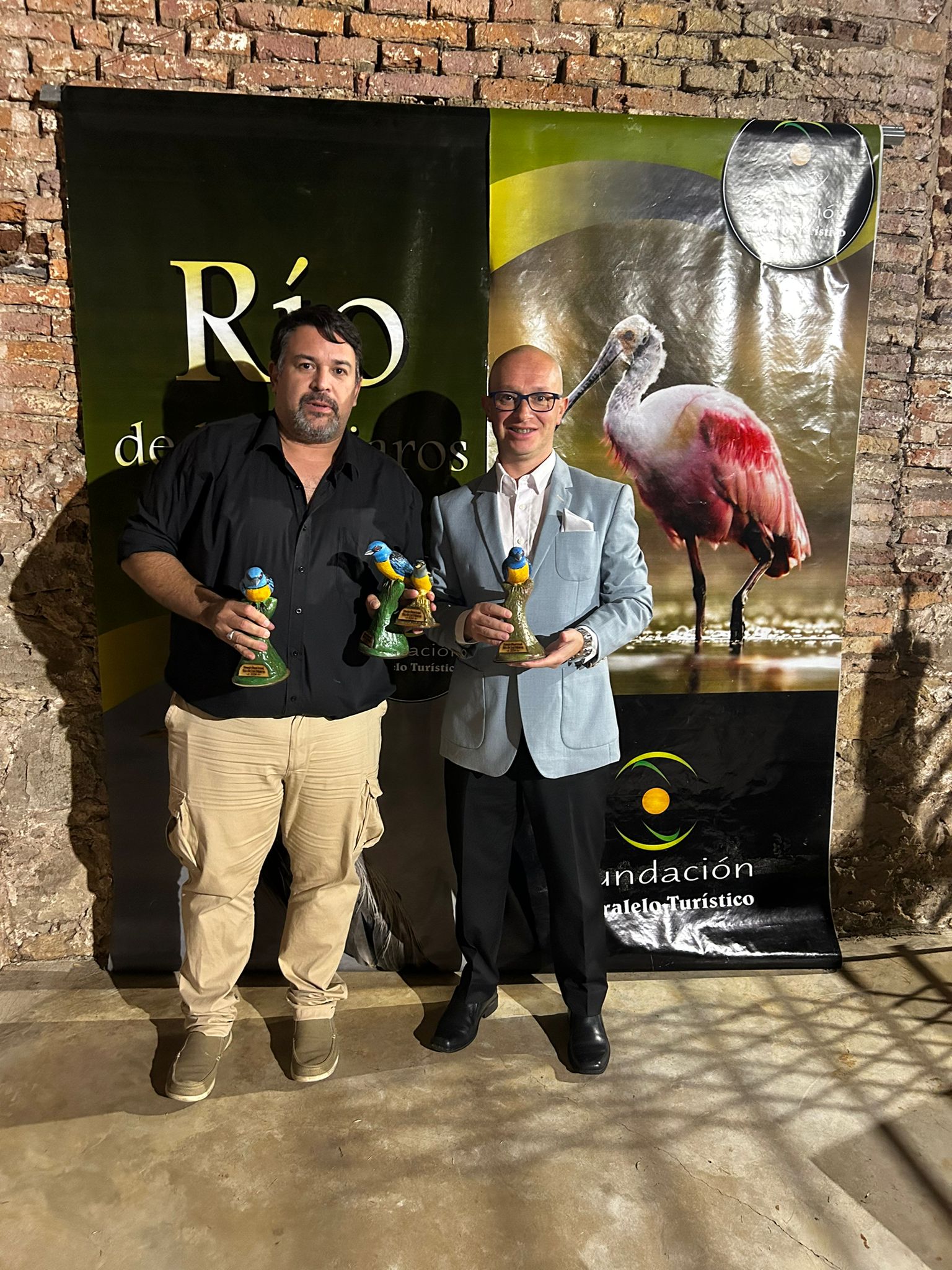Tres comunicadores de Salto fueron galardonados en  Concordia con el premio Binacional Río de los Pájaros