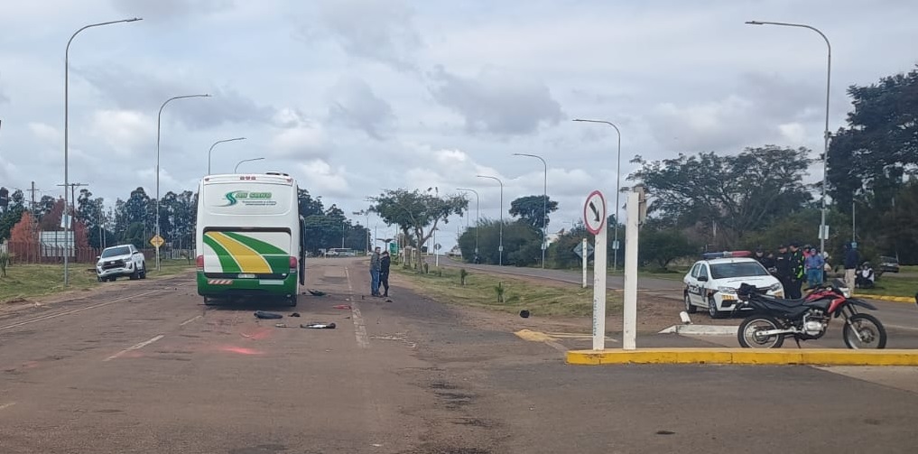 Motociclista perdió la vida tras chocar con ómnibus de transporte interurbano