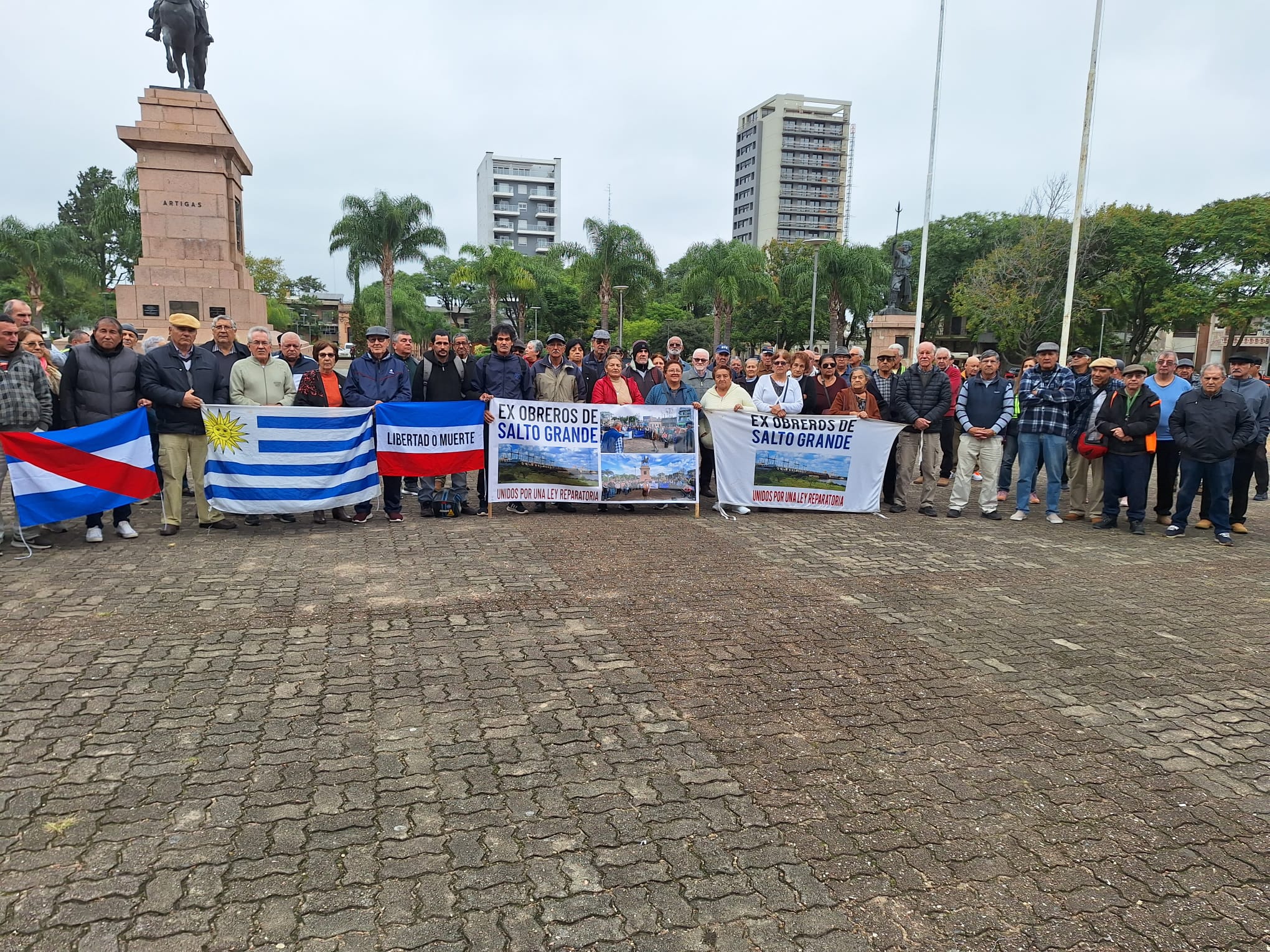 Ex obreros de Salto Grande afinan detalles del próximo viaje a Montevideo en junio