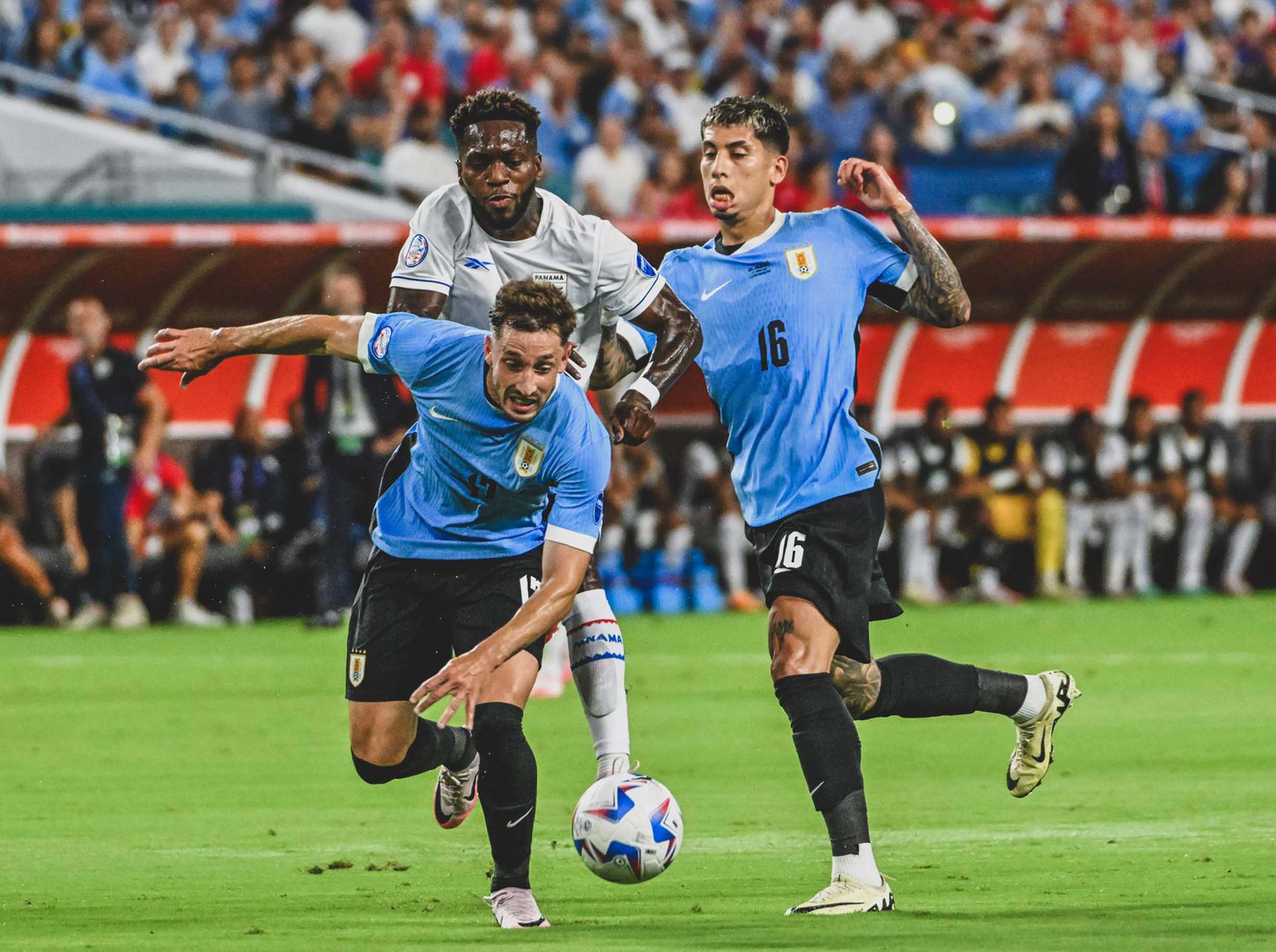 Uruguay por una nueva victoria  y el pasaje a cuartos de final