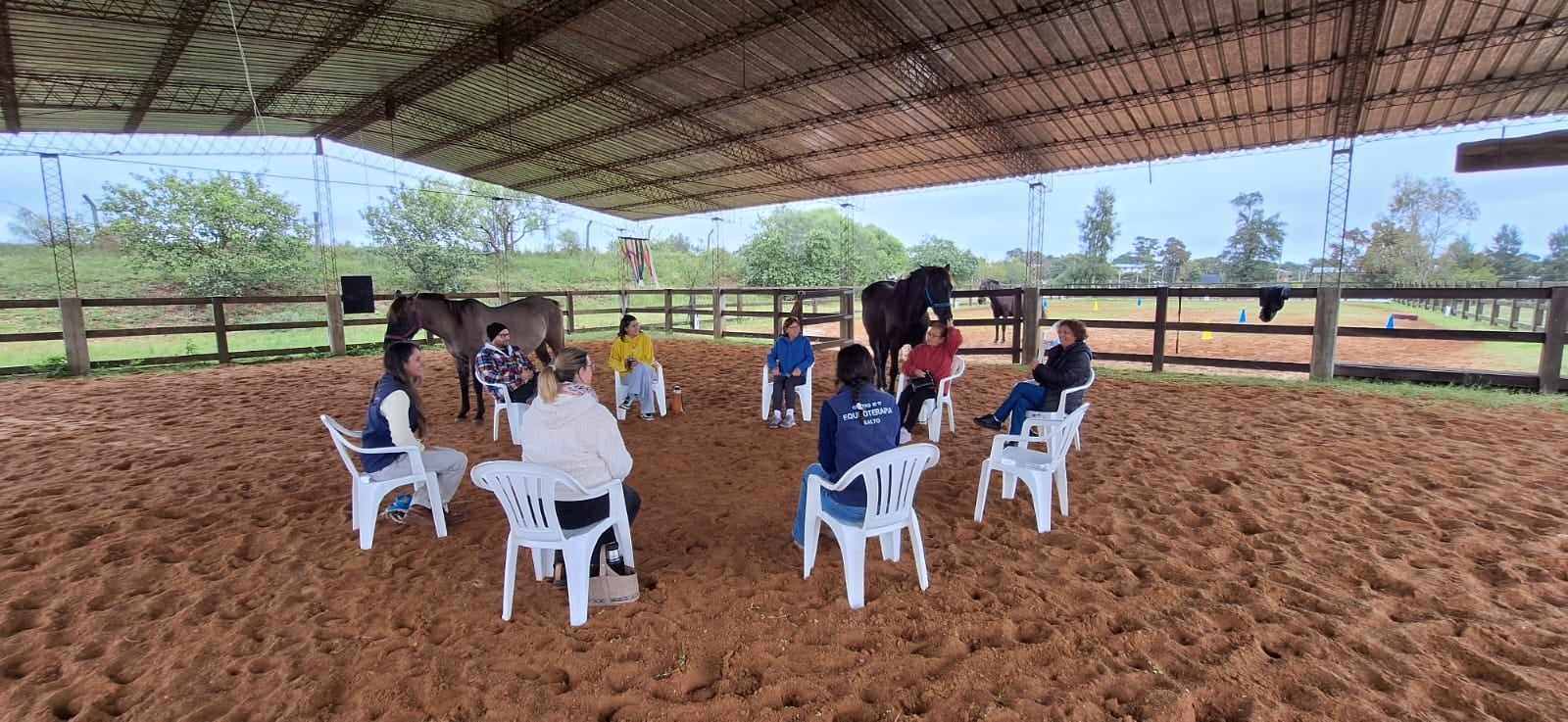 Equinoterapia: se dictó en Salto taller de aprendizaje y proximidad al caballo con foco en respuesta energética