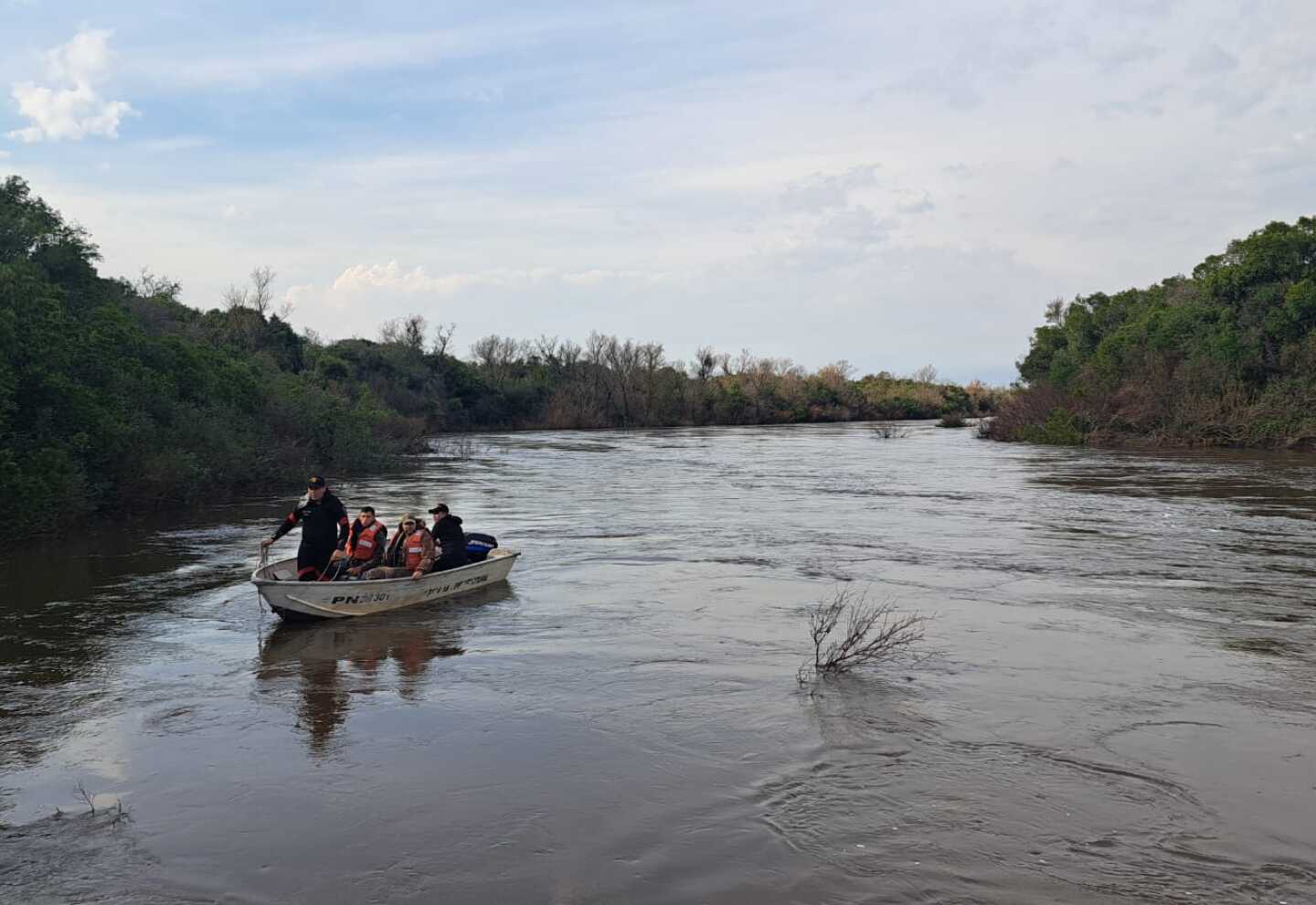 Localizaron cuerpo sin vida de hombre que cayó de embarcación en Río Arapey