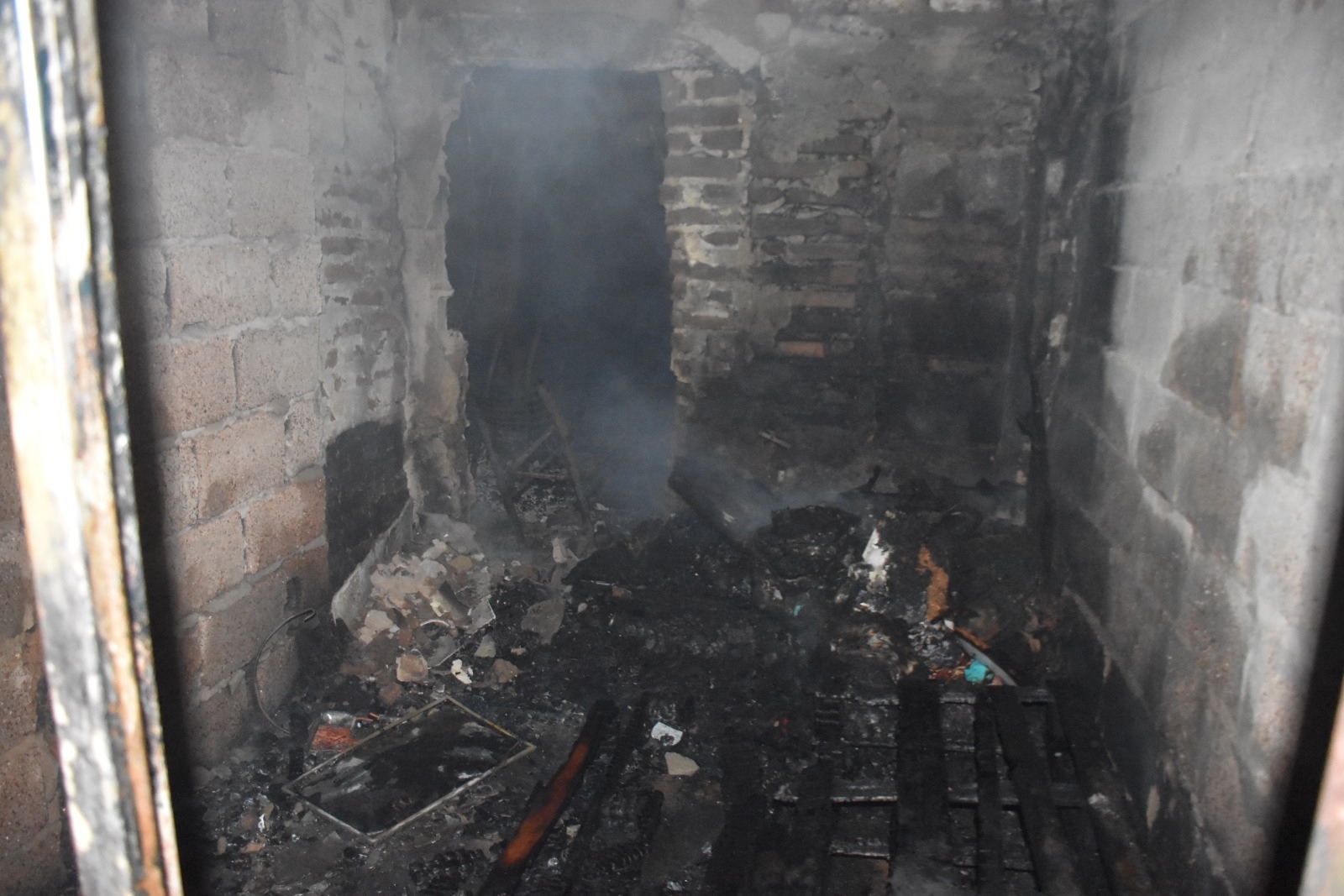 Mujer en grave estado tras sufrir quemaduras  de tercer grado cuando se incendió su casa