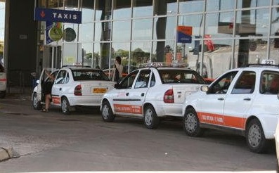 Taximetristas de Salto exigen acción contra los taxis ilegales