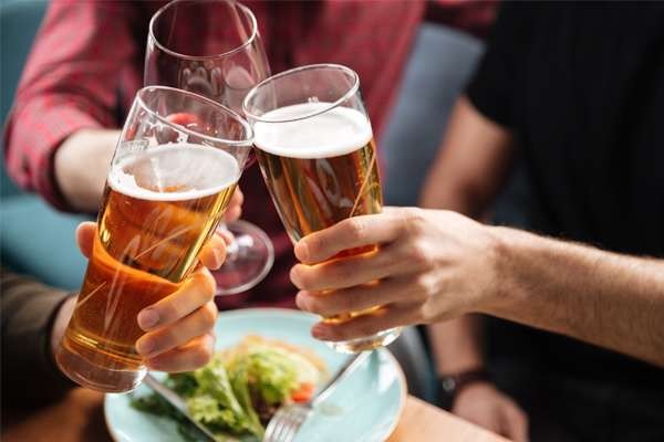 Hay  más de 370.000 personas con  consumo problemático de alcohol