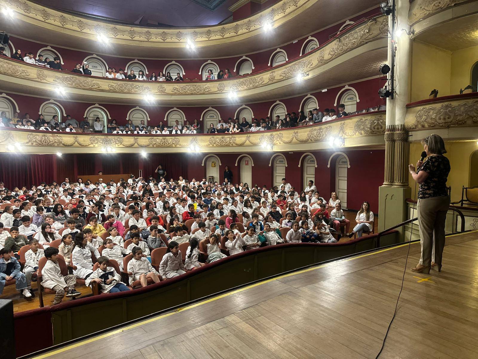 Nutrida presencia escolar en la proyección de la película “Becho o la extraodrinaria aparición de la Cumparsita”