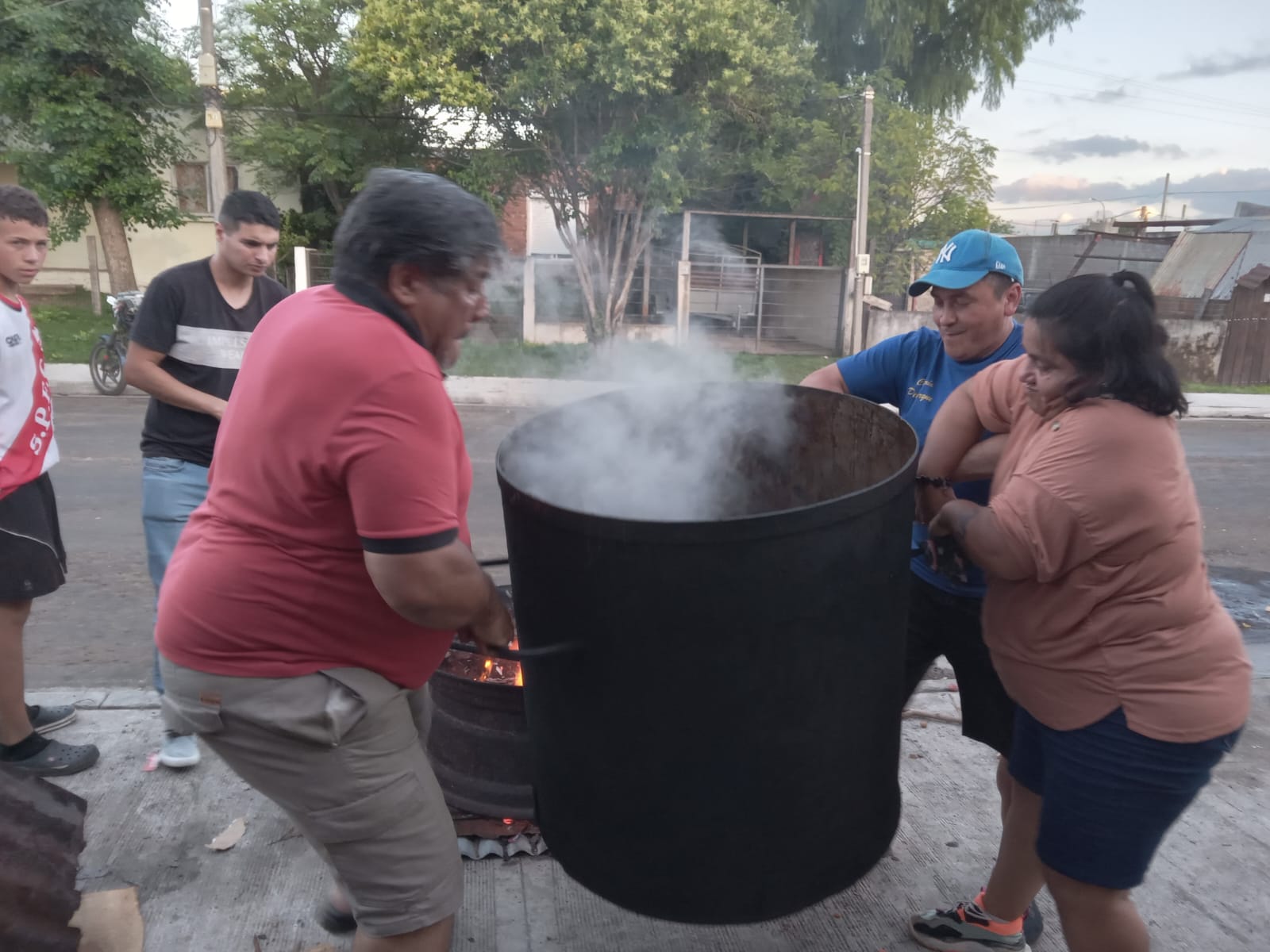 Varias ollas populares dejaron de funcionar por falta de tiempo