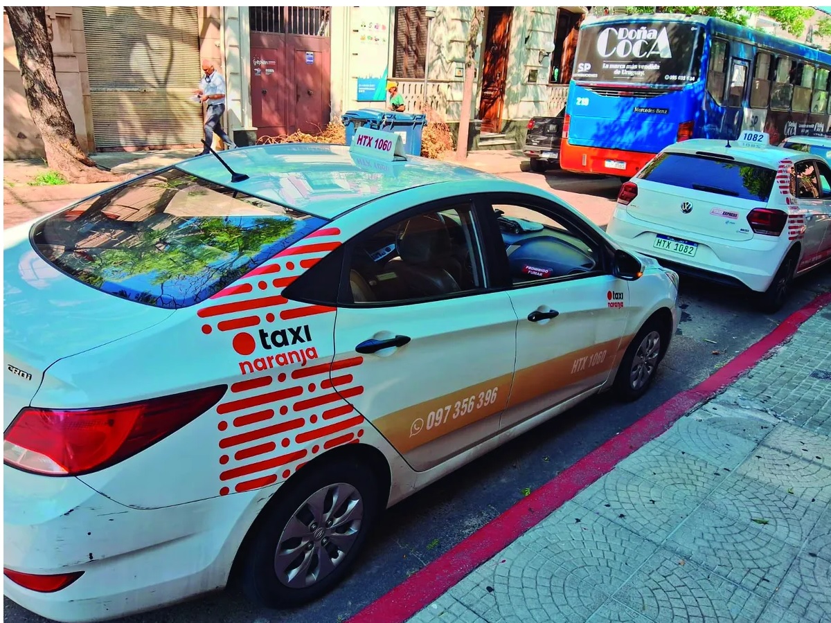 Taxistas realizaron reclamos  por taxis argentinos en Salto